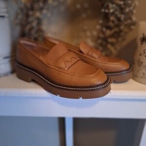 Leather camel color Slip-On Loafers with Classic Penny Design chunky heel sz 7.5